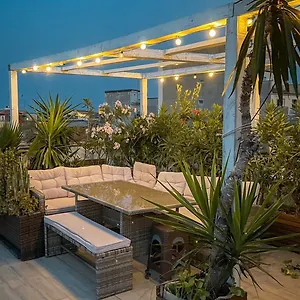 Follow The Sun - Rooftop Terrace , Catane Italie
